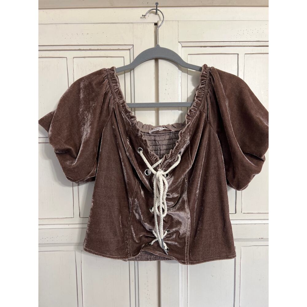 Willow & Root size small velour cropped shirt laces up front